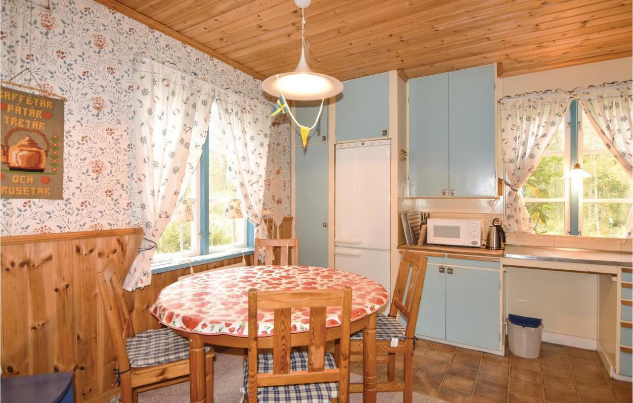 2 Bedroom Stunning Home In Molkom Sutterhojden Экстерьер фото